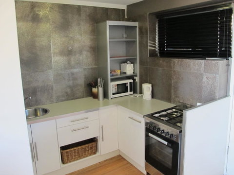 Studio 204 With Harbour, Ocean And Sunset Views From The Balcony - Stays Accommodation 20