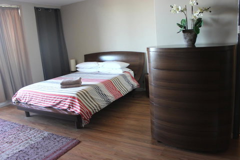 Studio 204 With Harbour, Ocean And Sunset Views From The Balcony - Stays Accommodation 16