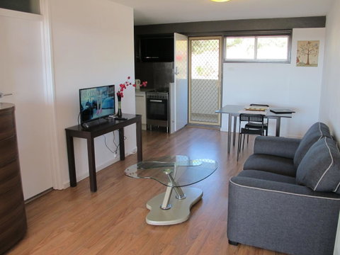 Studio 204 With Harbour, Ocean And Sunset Views From The Balcony - Stays Accommodation 9