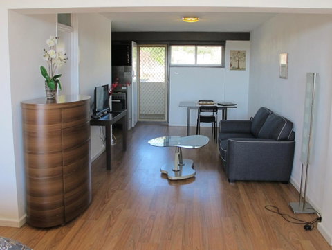 Studio 204 With Harbour, Ocean And Sunset Views From The Balcony - Stays Accommodation 3