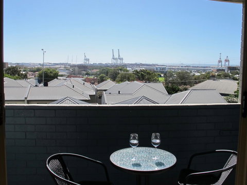 Studio 204 With Harbour, Ocean And Sunset Views From The Balcony - Stays Accommodation 4