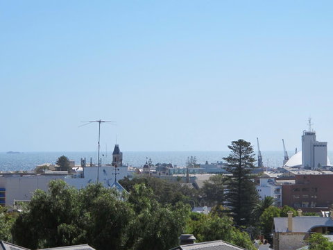Studio 204 With Harbour, Ocean And Sunset Views From The Balcony - Stays Accommodation 13