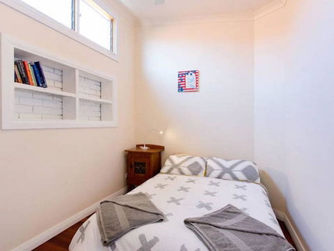 Sunset Cottage - Stays Accommodation 9