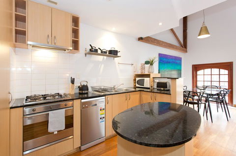 Windows On Pakenham - Stays Accommodation 7