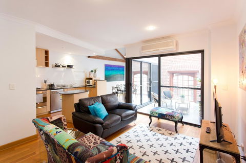 Windows On Pakenham - Stays Accommodation 0