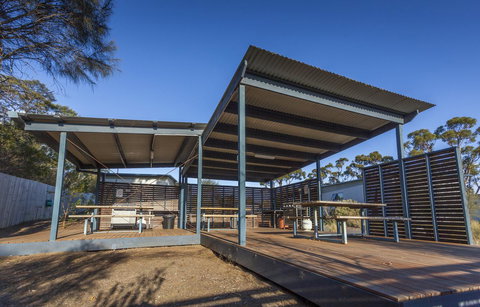 Swansea Beach Chalets - Stayed 33