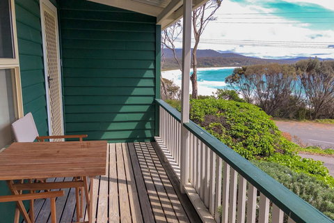 BINALONG BEACH COTTAGE Beachfront At Bay Of Fires Next To Restaurant - Stayed 14