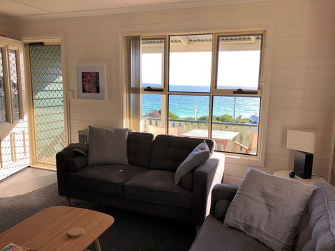 BINALONG BEACH COTTAGE Beachfront At Bay Of Fires Next To Restaurant - Stayed 12