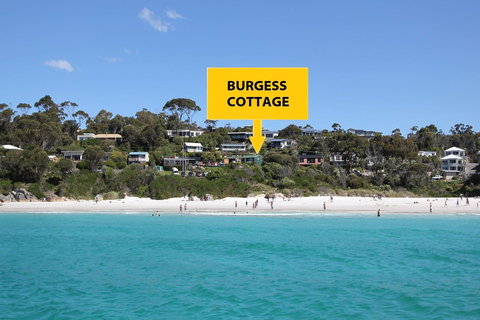 BINALONG BEACH COTTAGE Beachfront At Bay Of Fires Next To Restaurant - Stayed 0