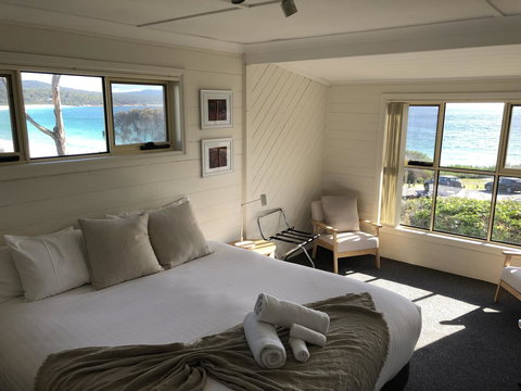 BINALONG BEACH COTTAGE Beachfront At Bay Of Fires Next To Restaurant - Stayed 4