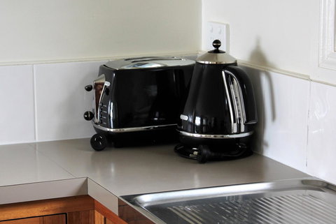 BINALONG BEACH COTTAGE Beachfront At Bay Of Fires Next To Restaurant - Stayed 13