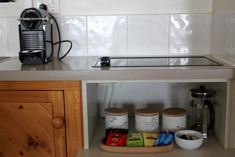 BINALONG BEACH COTTAGE Beachfront At Bay Of Fires Next To Restaurant - Stayed 11