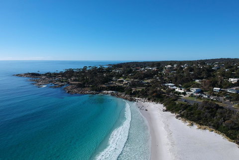 BINALONG BEACH COTTAGE Beachfront At Bay Of Fires Next To Restaurant - Stayed 10