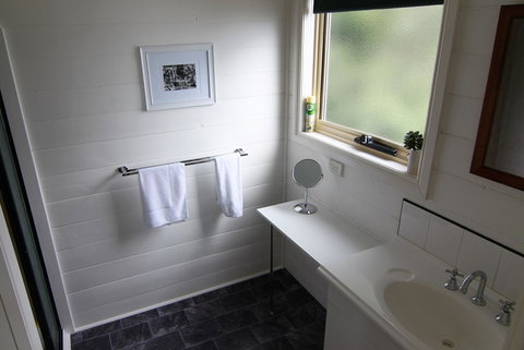 BINALONG BEACH COTTAGE Beachfront At Bay Of Fires Next To Restaurant - Stayed 7