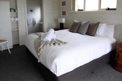 BINALONG BEACH COTTAGE Beachfront At Bay Of Fires Next To Restaurant - Stayed 15