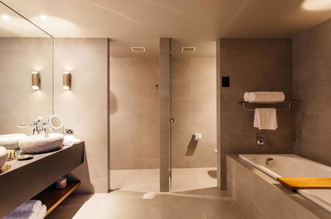 MACq 01 Hotel - Stayed 27