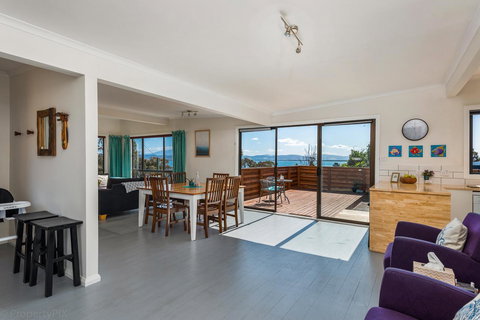 The Sandy Sister - Stayed 32