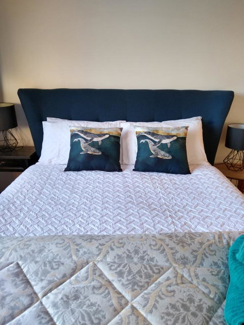 The Sandy Sister - Stayed 8