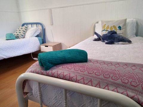 The Sandy Sister - Stayed 9