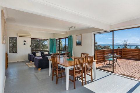 The Sandy Sister - Stayed 27