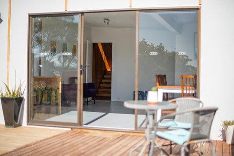 The Sandy Sister - Stayed 28