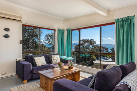 The Sandy Sister - Stayed 18