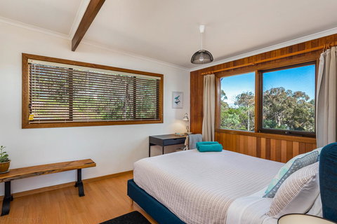 The Sandy Sister - Stayed 23