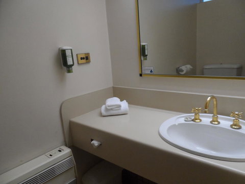 Commodore Regent - Stays Accommodation 44