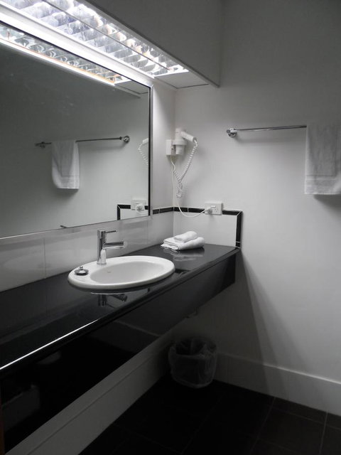 Commodore Regent - Stays Accommodation 8