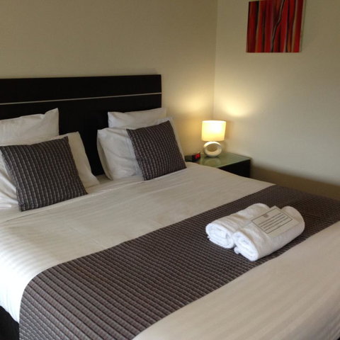 Commodore Regent - Stays Accommodation 10