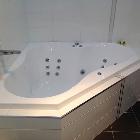 Commodore Regent - Stays Accommodation 13