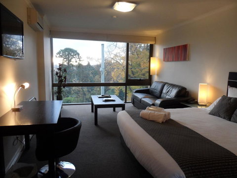 Commodore Regent - Stays Accommodation 28