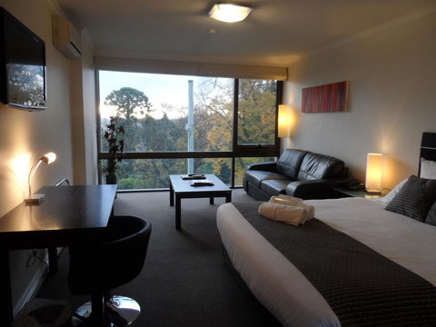 Commodore Regent - Stays Accommodation 5