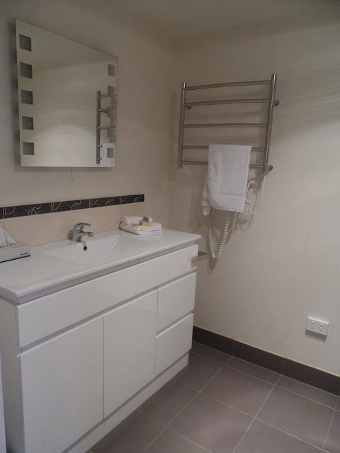 Commodore Regent - Stays Accommodation 24