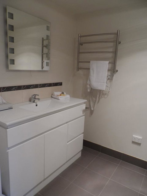 Commodore Regent - Stays Accommodation 26