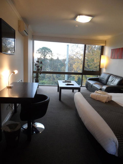 Commodore Regent - Stays Accommodation 37