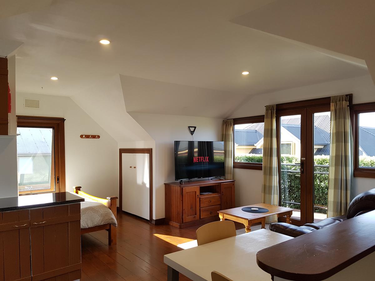 Riverside TAS Stays Accommodation