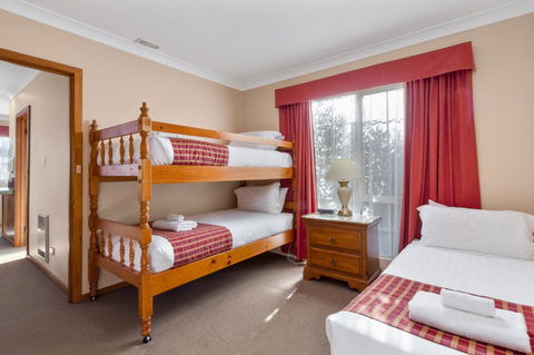 Swansea Cottages & Lodge Suites - Stayed 25