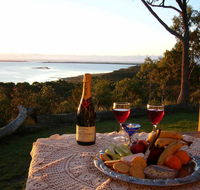 Island View Spa Cottage - Stays Accommodation