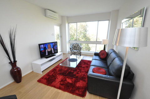 Neutral Bay Self-Contained Modern One-Bedroom Apartment (63BEN) - Stays Accommodation 1