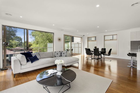 NEW Inner Melb Luxury Modern Grand Holiday House - Great Location, Wifi, Parking - Stays Accommodation 1