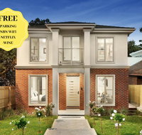 NEW Inner Melb Luxury Modern Grand Holiday House - Great Location Wifi Parking - Stays Accommodation