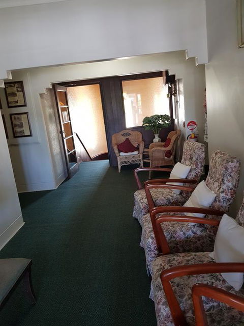 New Ivanhoe Hotel - Stayed 3