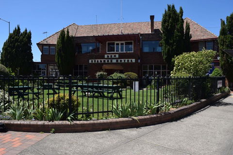 New Ivanhoe Hotel - Stayed 0