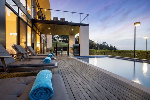 Newhaven Luxury Family Home With Bay Views, Large Pool, Jacuzzi, Tennis Court, Playground - Stays Accommodation 0
