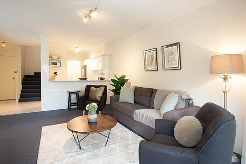 Newly-furnished 2-Bed Apartment With Gym And Pool - Stays Accommodation 2