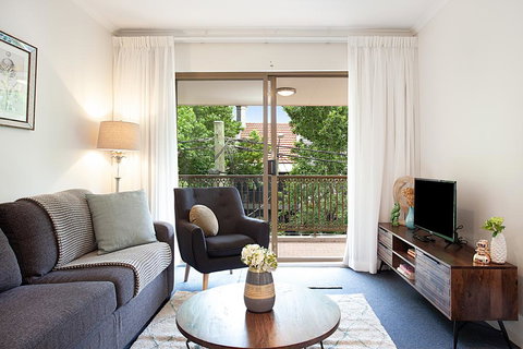 Newly-furnished 2-Bed Apartment With Gym And Pool - Stays Accommodation 0