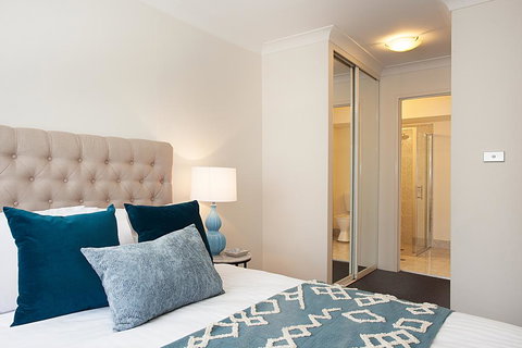 Newly-furnished 2-Bed Apartment With Gym And Pool - Stays Accommodation 3