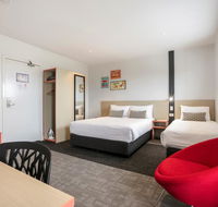 Nightcap at Camp Hill Hotel - Stays Accommodation