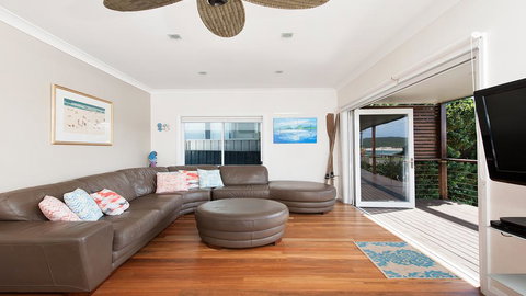 No. 1 Fingal Bay Beach House - The Little Abode - Stayed 2